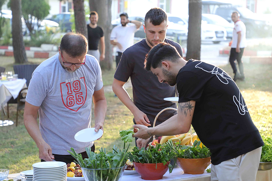 samsunspor-barbeku-partisinde-bulustu6.jpg