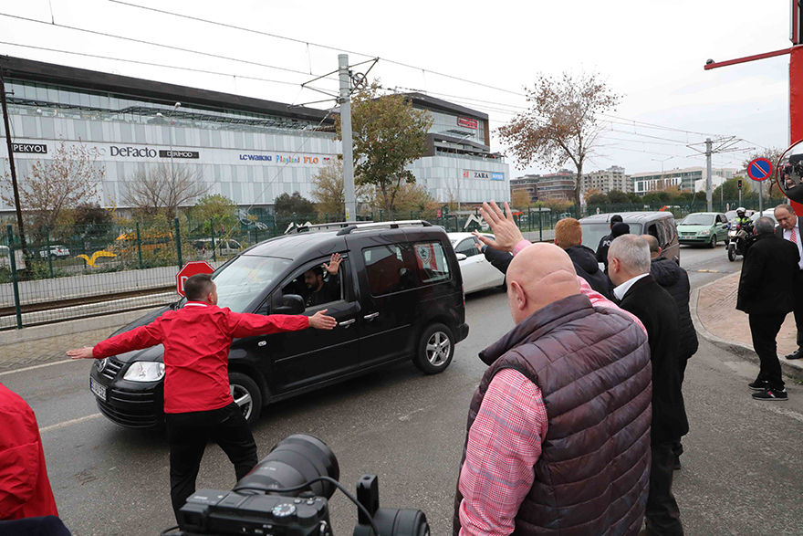 samsunspor-baskanina-gorkemli-karsilama-1.jpg