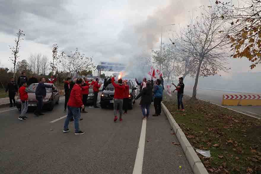 samsunspor-baskanina-gorkemli-karsilama-3.jpg