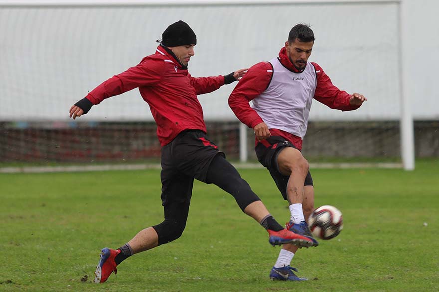 samsunspor-bu-sabah-yaptigi-idmanda-cift-kale-mac-yapti-2.jpg