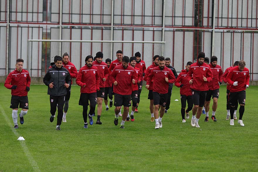 samsunspor-bu-sabah-yaptigi-idmanda-cift-kale-mac-yapti-7.jpg