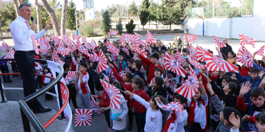 samsunspor-efsaneleri-minik-taraftarlarla-bulustu.png