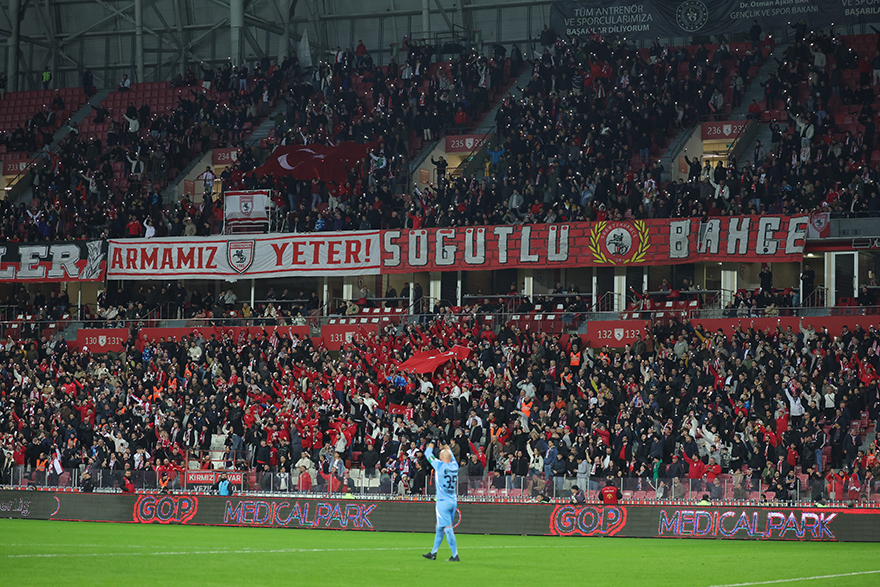 samsunspor-evinde-takildi-kocaelispor-ile-golsuz-beraberlik-2.jpg
