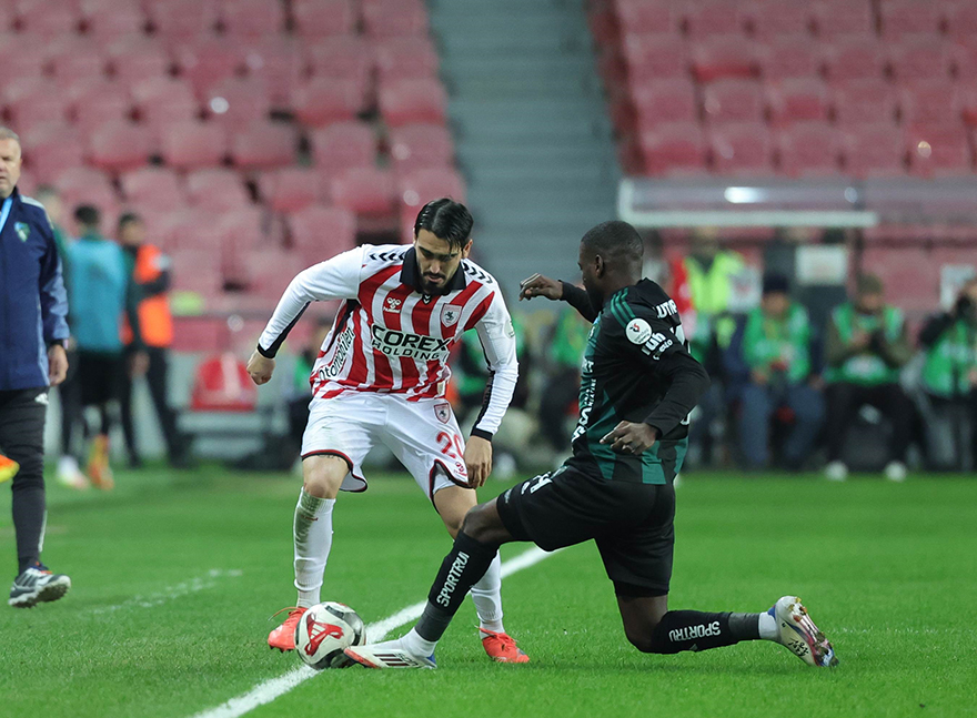 samsunspor-evinde-takildi-kocaelispor-ile-golsuz-beraberlik-4.jpg
