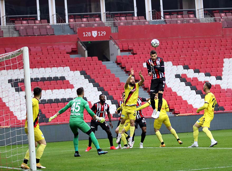 samsunspor-gol-oldu-yagdi-2.jpg