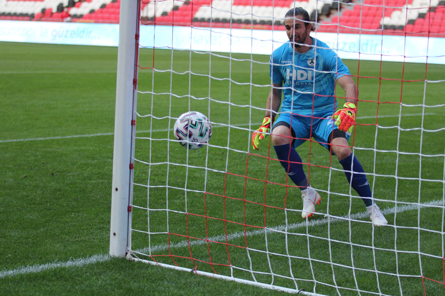 samsunspor-hazirlik-macinda-giresunsporu-yendi-67.jpg