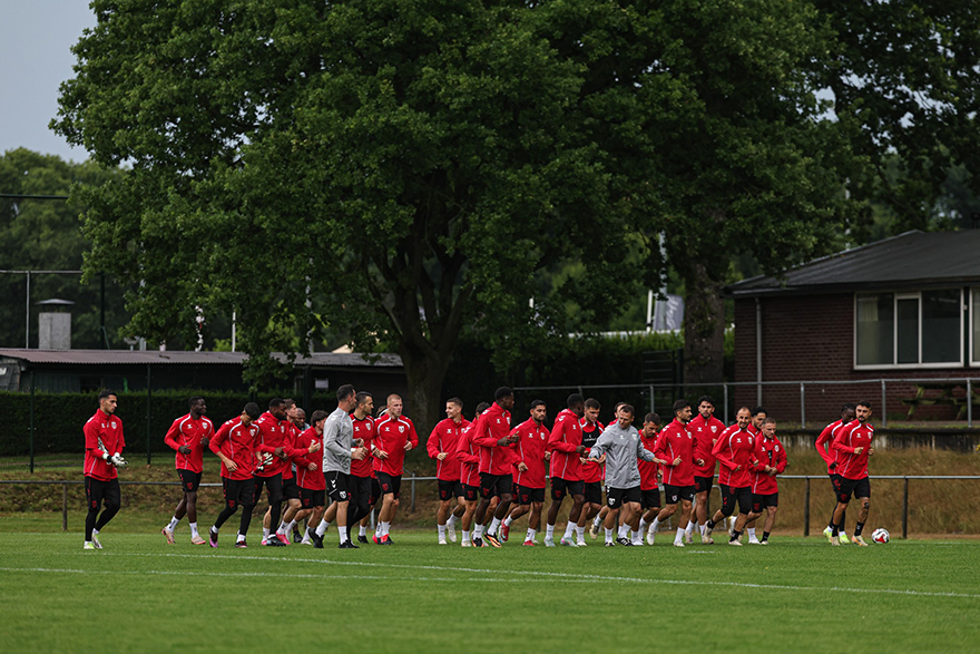 samsunspor-hollanda-kampinda-hazirliklarini-surduruyor-3.jpg