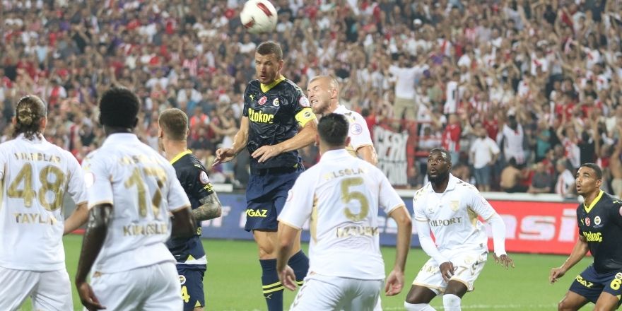 samsunspor-kendi-sahasinda-fenerbahceye-yenildi1.jpg