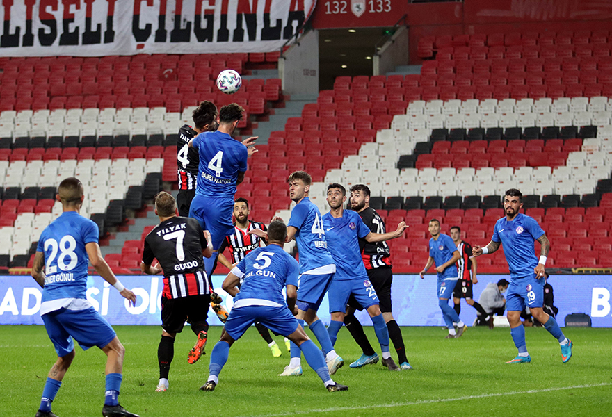 samsunspor-kendi-sahasinda-kecioreni-gl-yagmuruna-tuttu-4.jpg