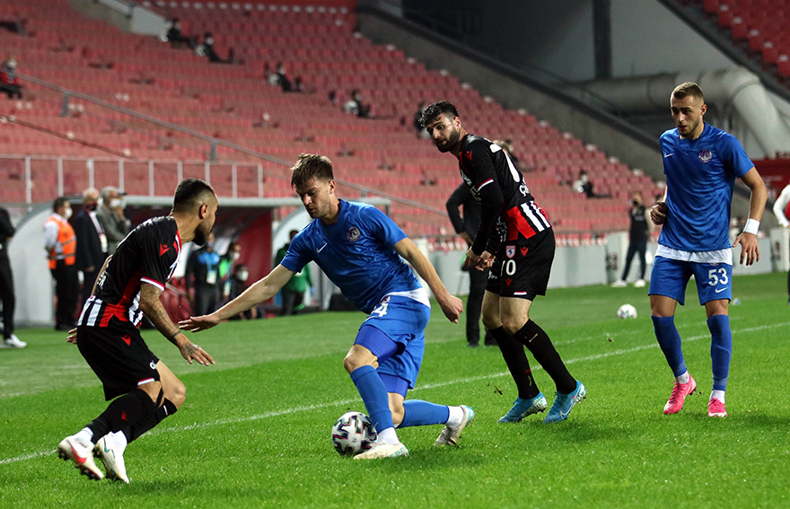 samsunspor-kendi-sahasinda-kecioreni-gl-yagmuruna-tuttu-5.jpg