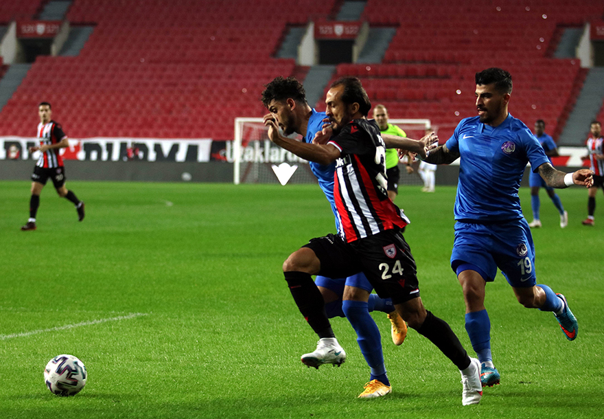 samsunspor-kendi-sahasinda-kecioreni-gl-yagmuruna-tuttu-7.jpg