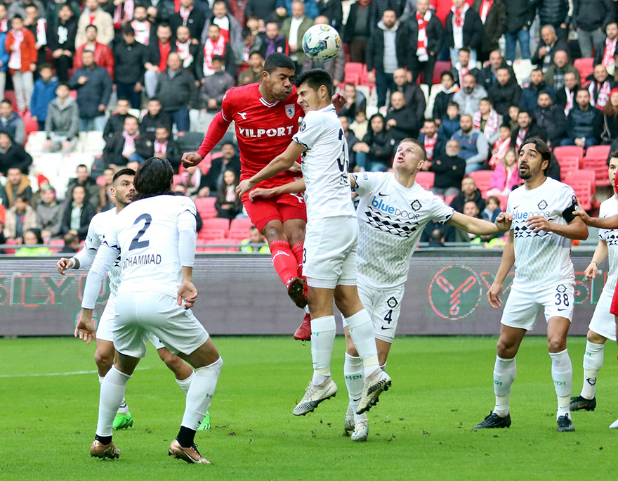 samsunspor-sampiyonluk-yolunda-3-puan-aldi-1.jpg