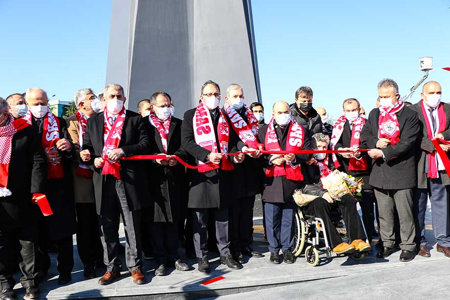 samsunspor-sehitleri-aniti-acildi-4.jpg