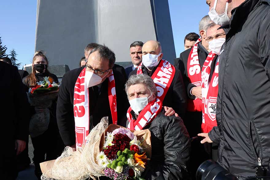 samsunspor-sehitleri-aniti-acildi-8.jpg