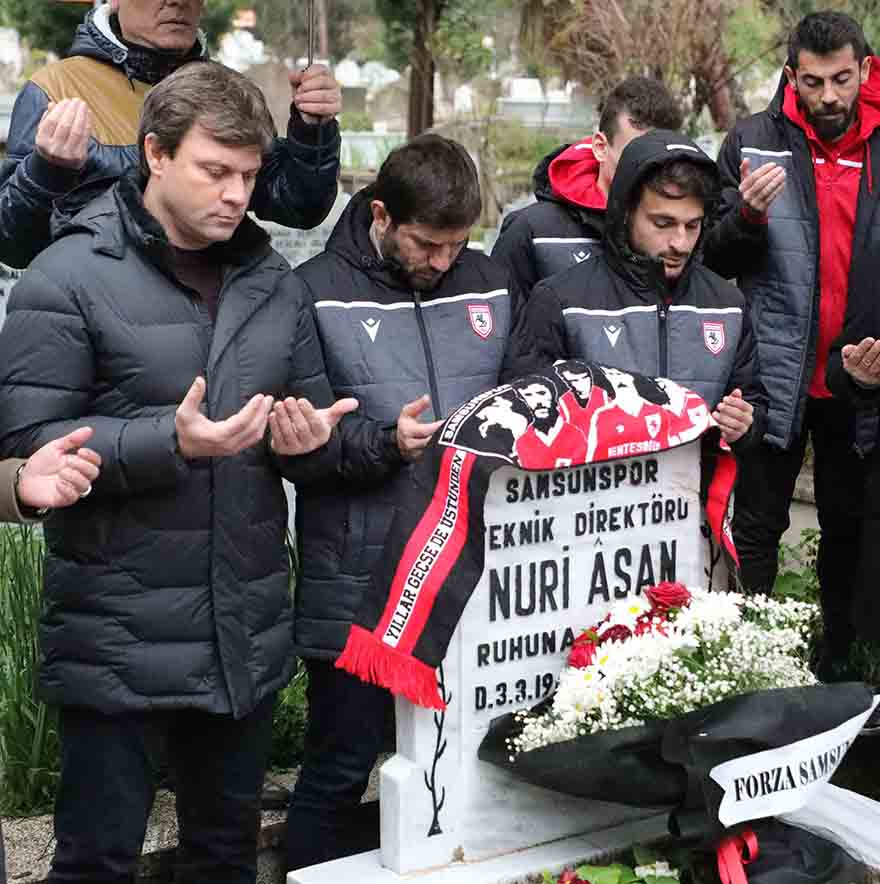 samsunspor-sehitlerini-mezari-basinda-andi-003.JPG