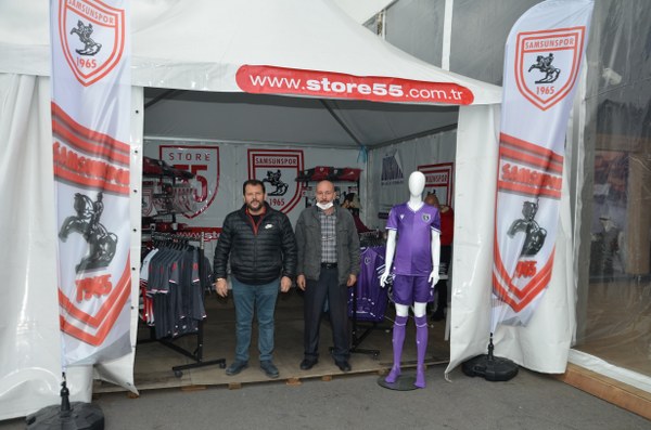 samsunspor-sevdalilari-store-55-standina-akin-etti.JPG