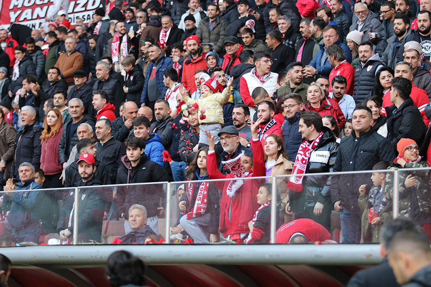 samsunspor-taraftari-altay-macinda-tribunleri-doldurdu.jpg