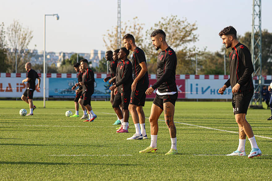 samsunspor-taraftari-onunde-avrupa-zaferine-hazirlaniyor-2.jpg