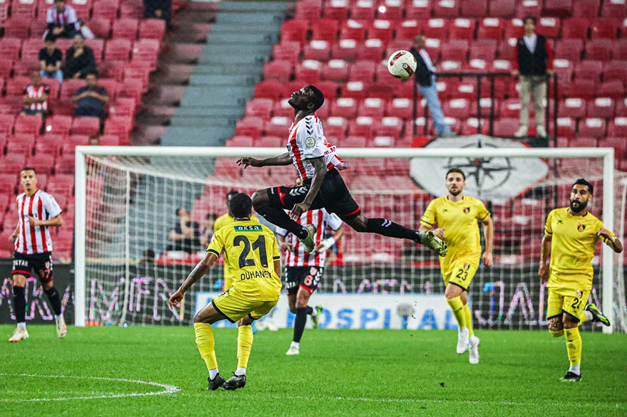 samsunspor-yine-son-saniyede-guldu-4.jpg