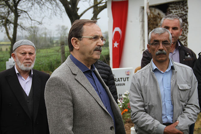 sehit-j-uzm-onb-mehmet-karatut-kabri-basinda-anildi-2.jpg