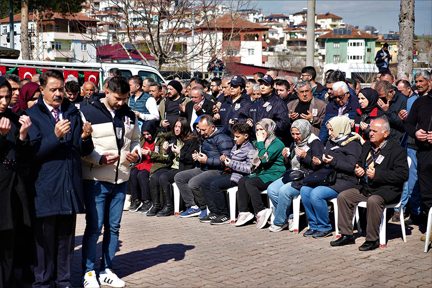 sehit-polis-icin-memleketinde-toren-duzenlendi-8.jpg