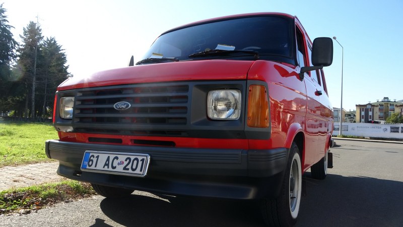 sevdalisi-oldugu-minibus-icin-servet-harcadi-001.jpg