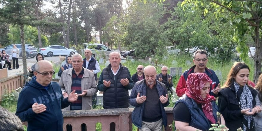 suat-basaran-dualarla-defnedildi-001.jpg