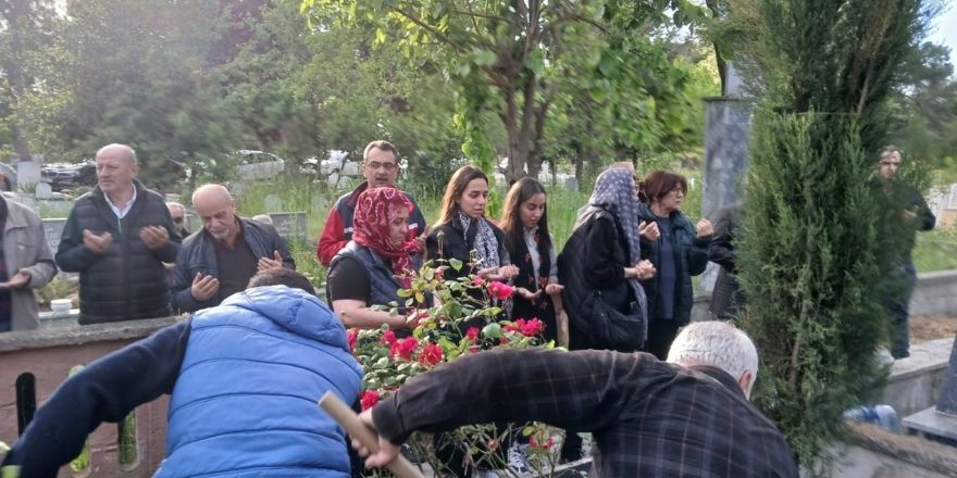suat-basaran-dualarla-defnedildi.jpg