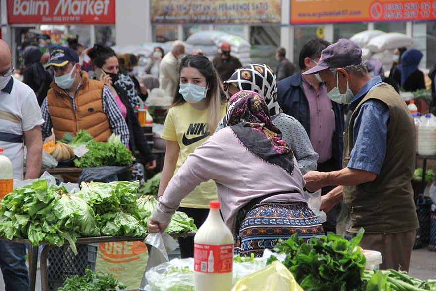 tam-kapanmada-market-pahali-geldi-pazarlar-kiymete-bindi-4.jpg