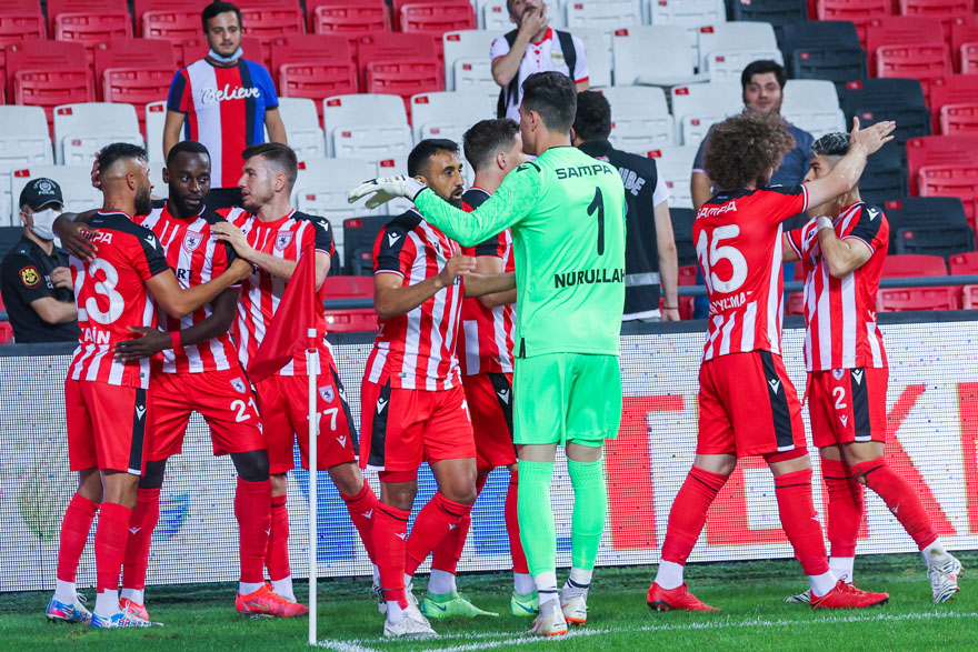 tff-1-ligin-ilk-haftasini-bay-gecen-samsunspor-kendi-evinde-balikesirsporu-yasin-oztekinin-attigi-3-gol-ile-3-1-maglup-etti.jpg