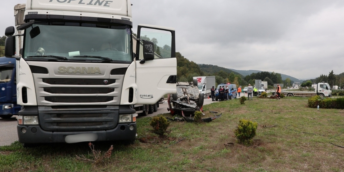 tir-ile-otomobil-carpismasi.jpg