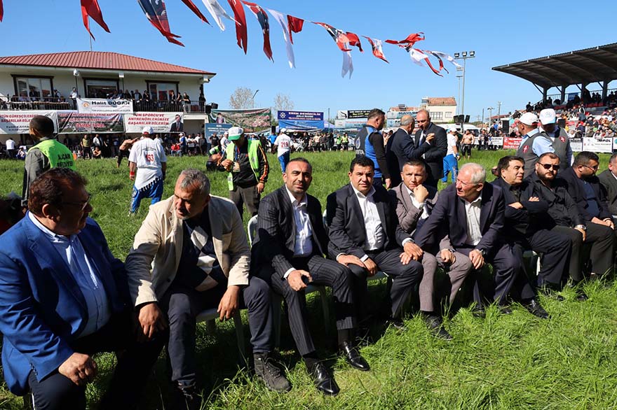 turgut-sahin-632-alacam-geyikkosan-yagli-gures-agasi-oldu-2.jpg
