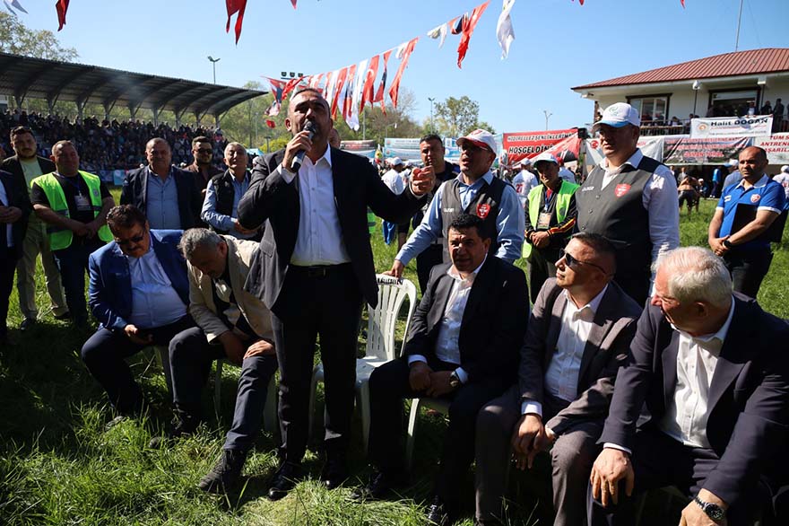 turgut-sahin-632-alacam-geyikkosan-yagli-gures-agasi-oldu-4.jpg
