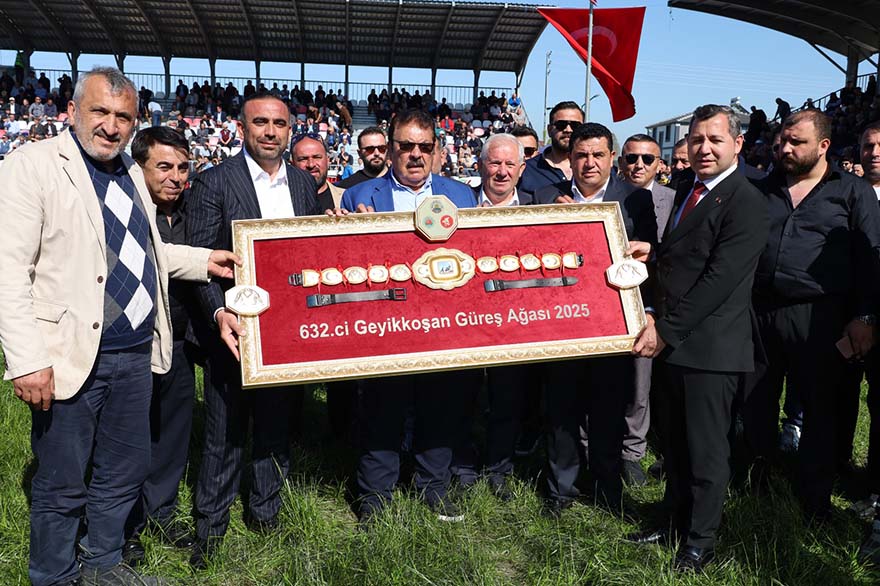 turgut-sahin-632-alacam-geyikkosan-yagli-gures-agasi-oldu-6.jpg