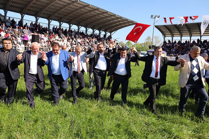 turgut-sahin-632-alacam-geyikkosan-yagli-gures-agasi-oldu-7.jpg