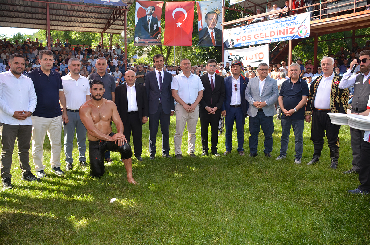 turk-bayraginin-golgesinde-dev-gures-8.jpg