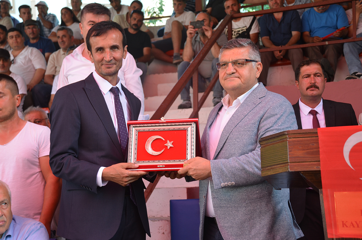 turk-bayraginin-golgesinde-dev-gures2-001.jpg