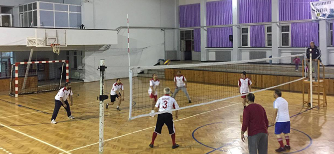 turk-egitim-sen-ogretmenler-arasi-voleybol-turnuvasi-basladi2.jpg