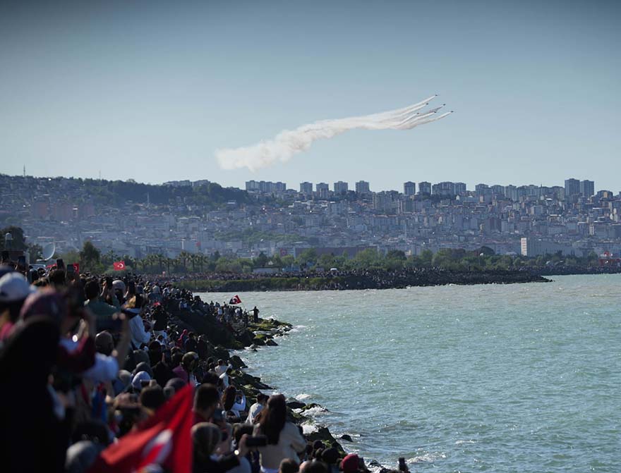 turk-yildizlari-samsun-semalarinda-ay-yildiz-cizdi-11.jpg