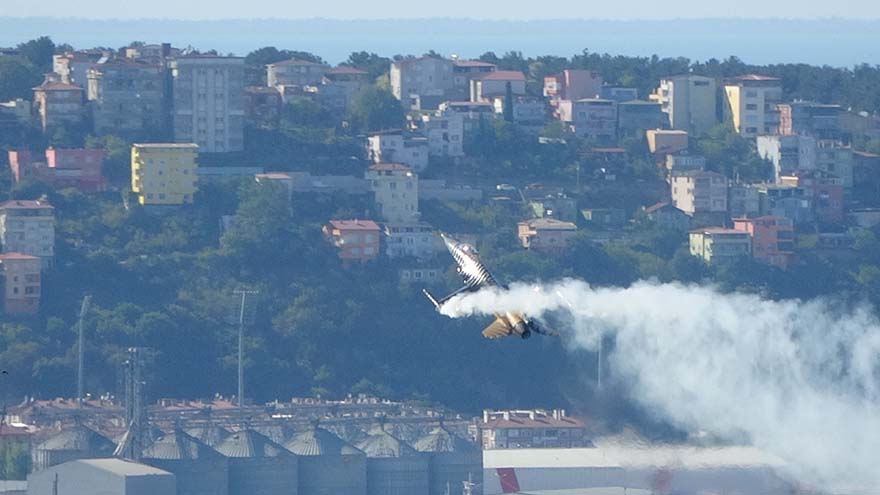 turk-yildizlari-samsun-semalarinda-ay-yildiz-cizdi-15.jpg