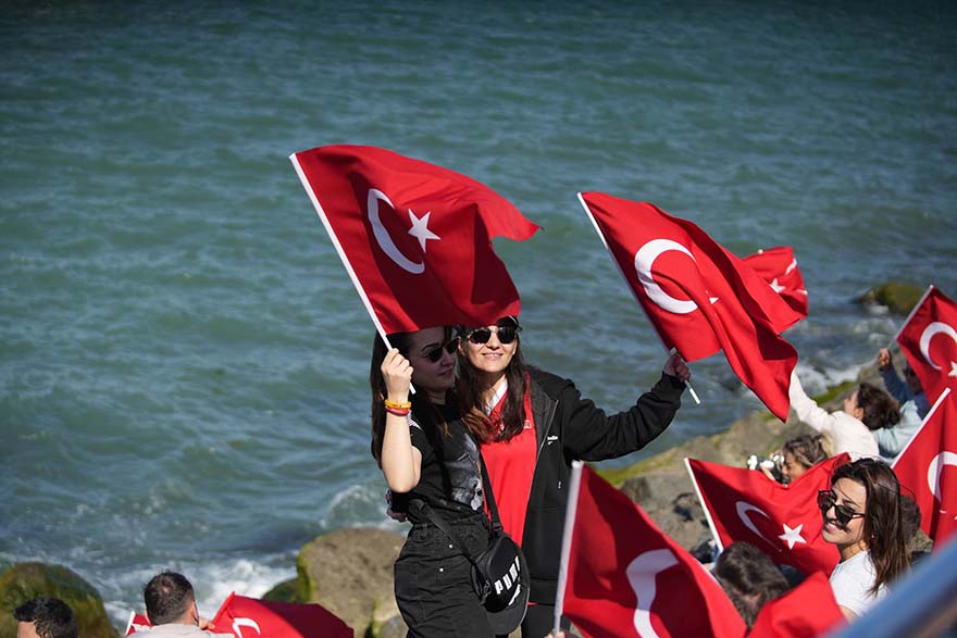 turk-yildizlari-samsun-semalarinda-ay-yildiz-cizdi-4.jpg