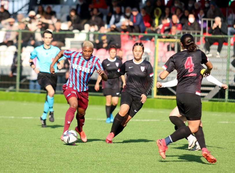 turkcell-kadin-futbol-super-ligi-yabpa-1-trabzonspor-5-004.jpg