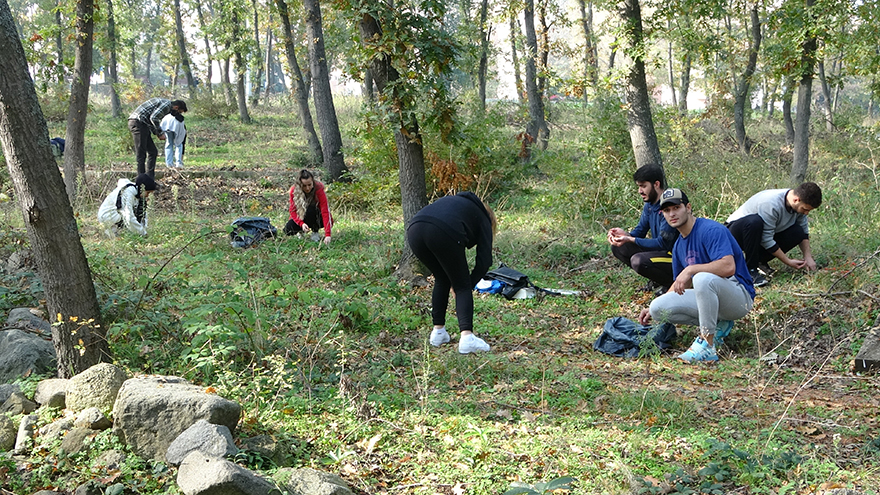 universite-ogrencileri-mese-palamudu-topladi-1.jpg