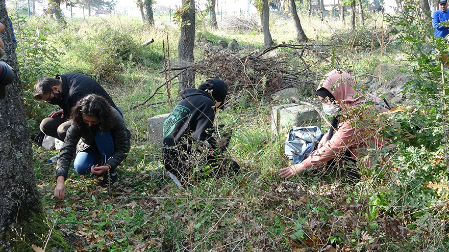 universite-ogrencileri-mese-palamudu-topladi-2.jpg