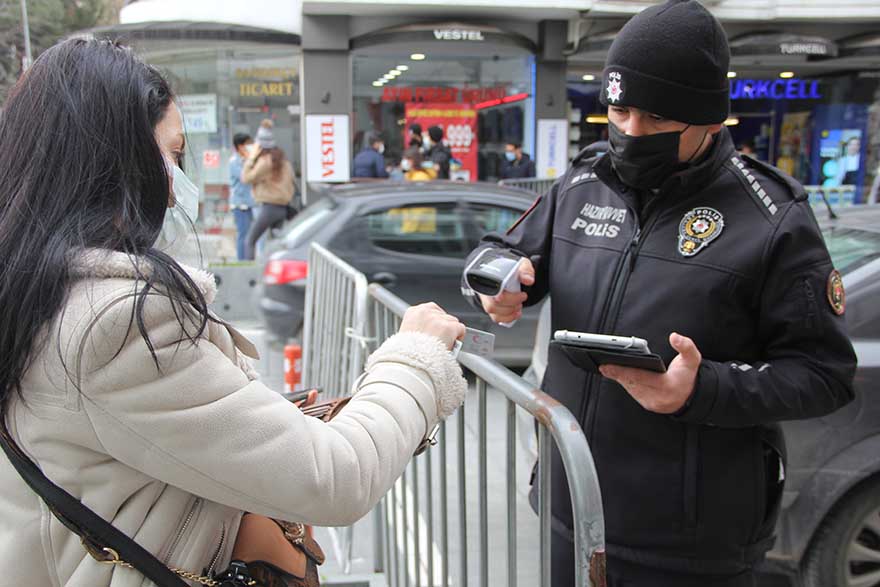 vaka-lideri-samsuna-takviye-olarak-gelen-hazir-kuvvet-polisinin-gorev-suresi-1-hafta-uzatildi-3.jpg