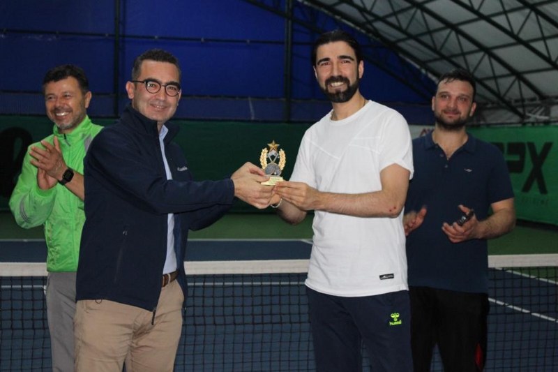 veteran-1-tenis-turnuvasi-sampiyonu-abdullah-yildirim-oldu-003.jpg