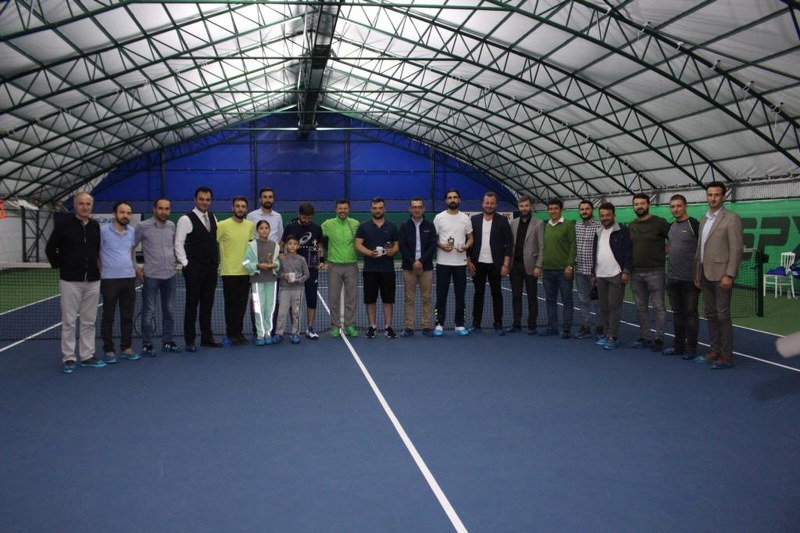 veteran-1-tenis-turnuvasi-sampiyonu-abdullah-yildirim-oldu-004.jpg