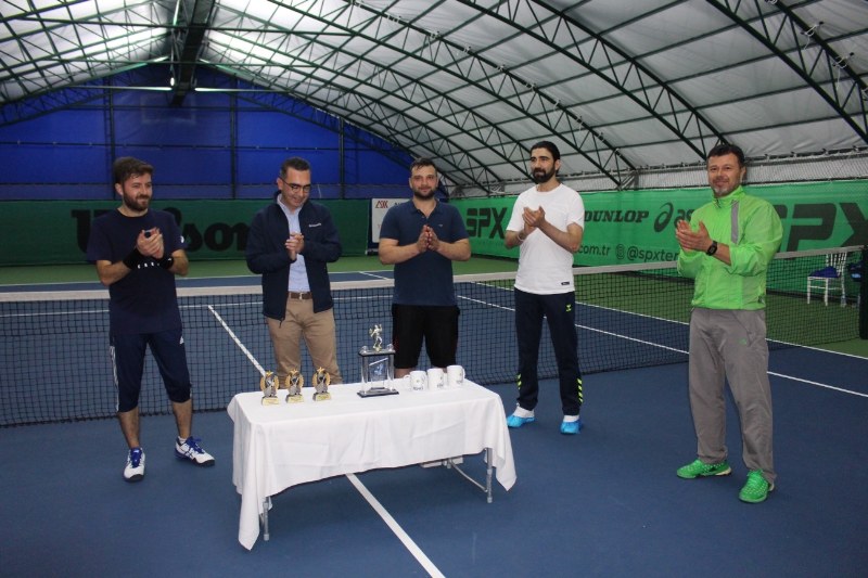 veteran-1-tenis-turnuvasi-sampiyonu-abdullah-yildirim-oldu.jpg