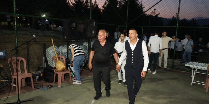 vezirkopru-kunduz-guresleri-agasi-halil-ibrahim-cicekten-birlik-ve-beraberlik-yemegi10.jpg