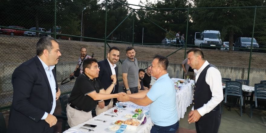 vezirkopru-kunduz-guresleri-agasi-halil-ibrahim-cicekten-birlik-ve-beraberlik-yemegi11.jpg